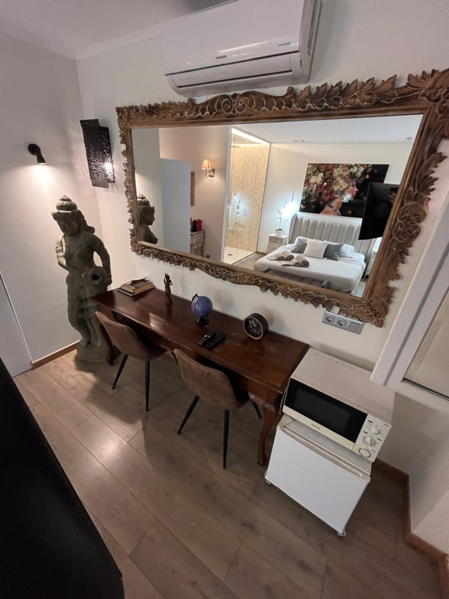 Fantastic And Unique In Center Of Apartment